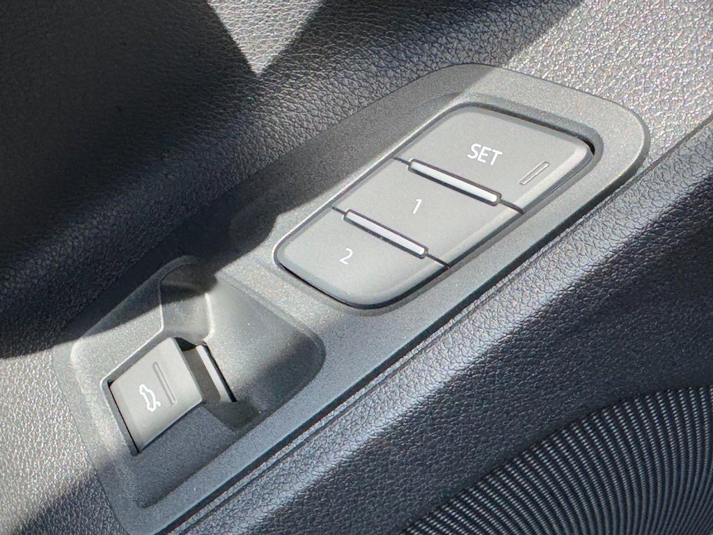 New 2025 Audi Q3 2.0T Premium image 11