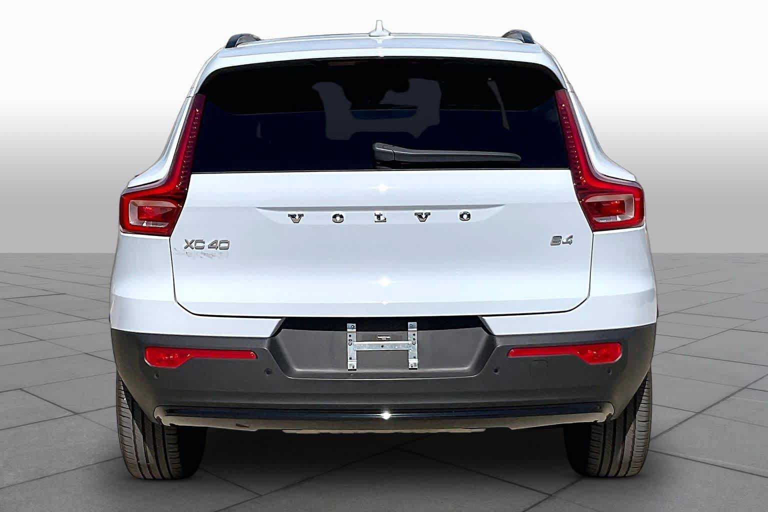 Used 2026 Volvo XC40 B4 Core FWD image 6