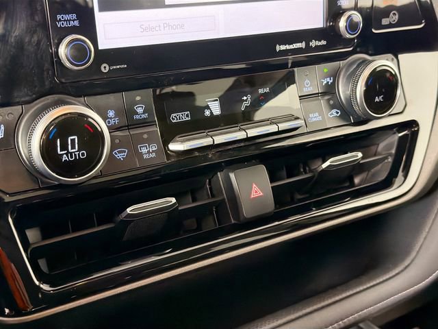 Used 2020 Toyota Highlander XLE image 16