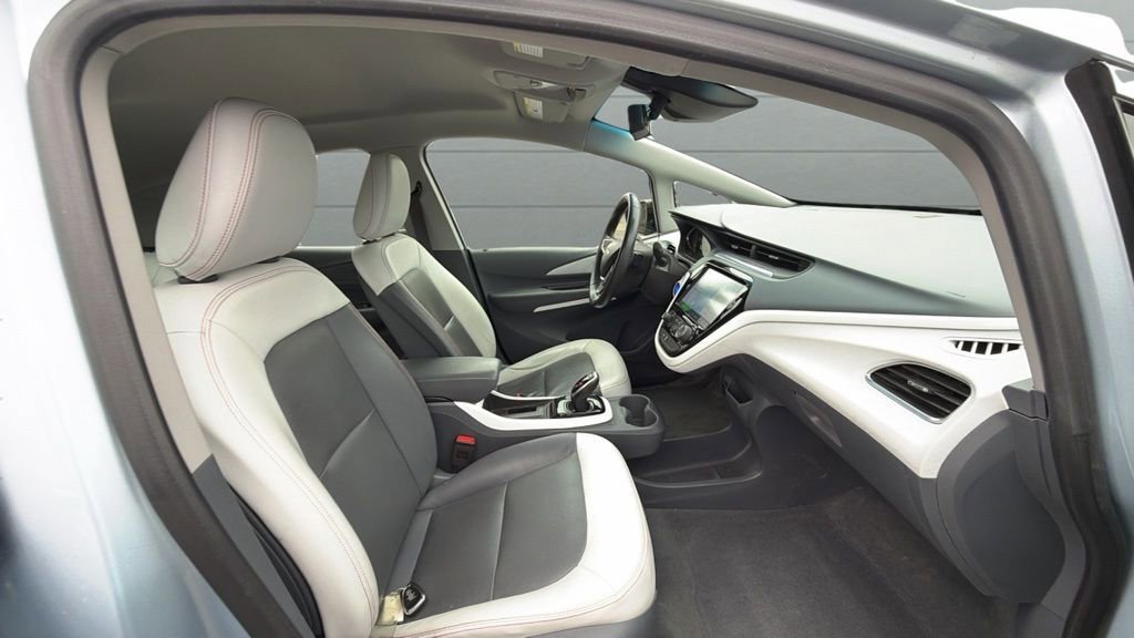 Used 2017 Chevrolet Bolt Premier w/ Driver Confidence II Package image 22