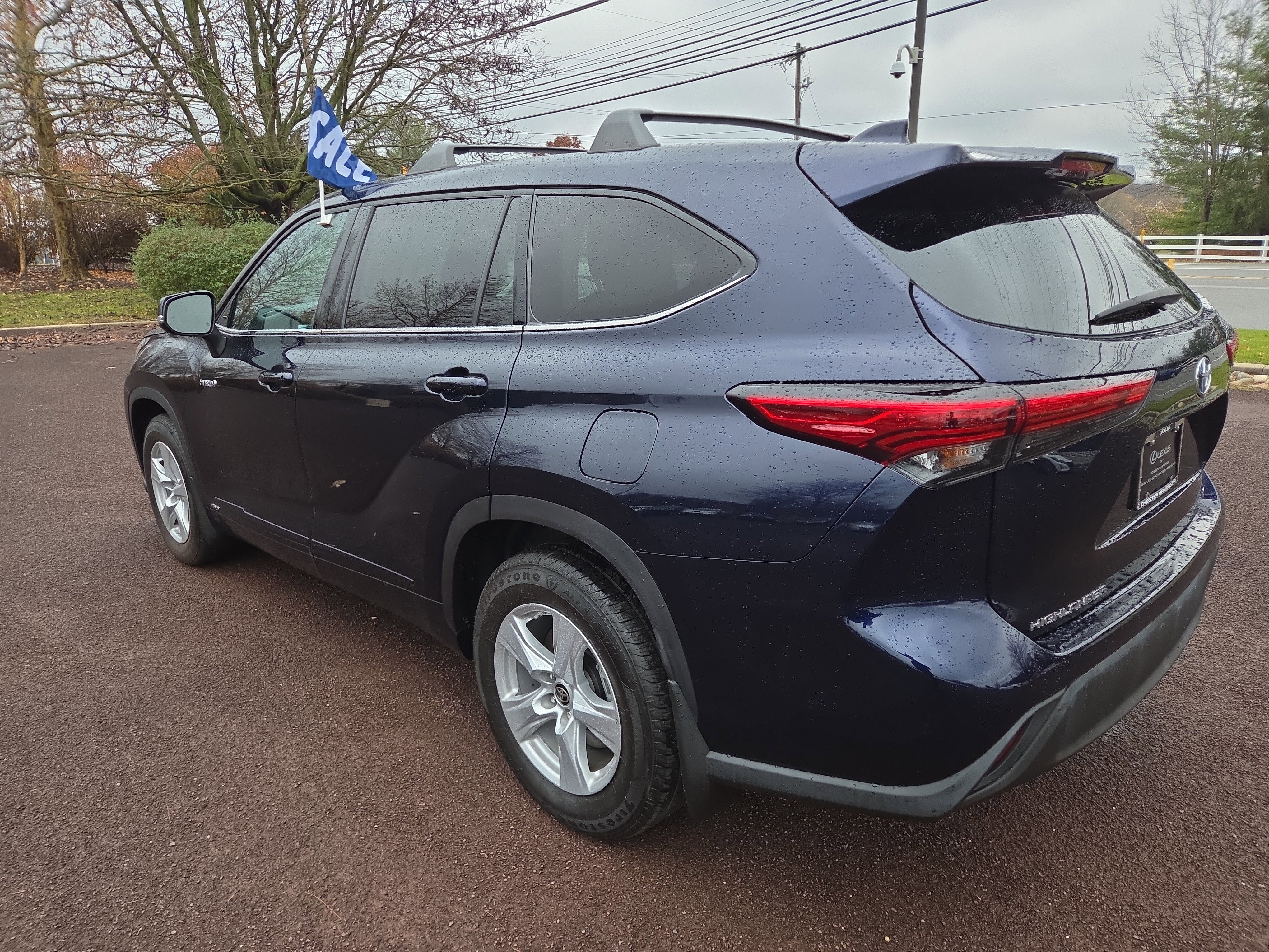 Used 2020 Toyota Highlander LE image 5