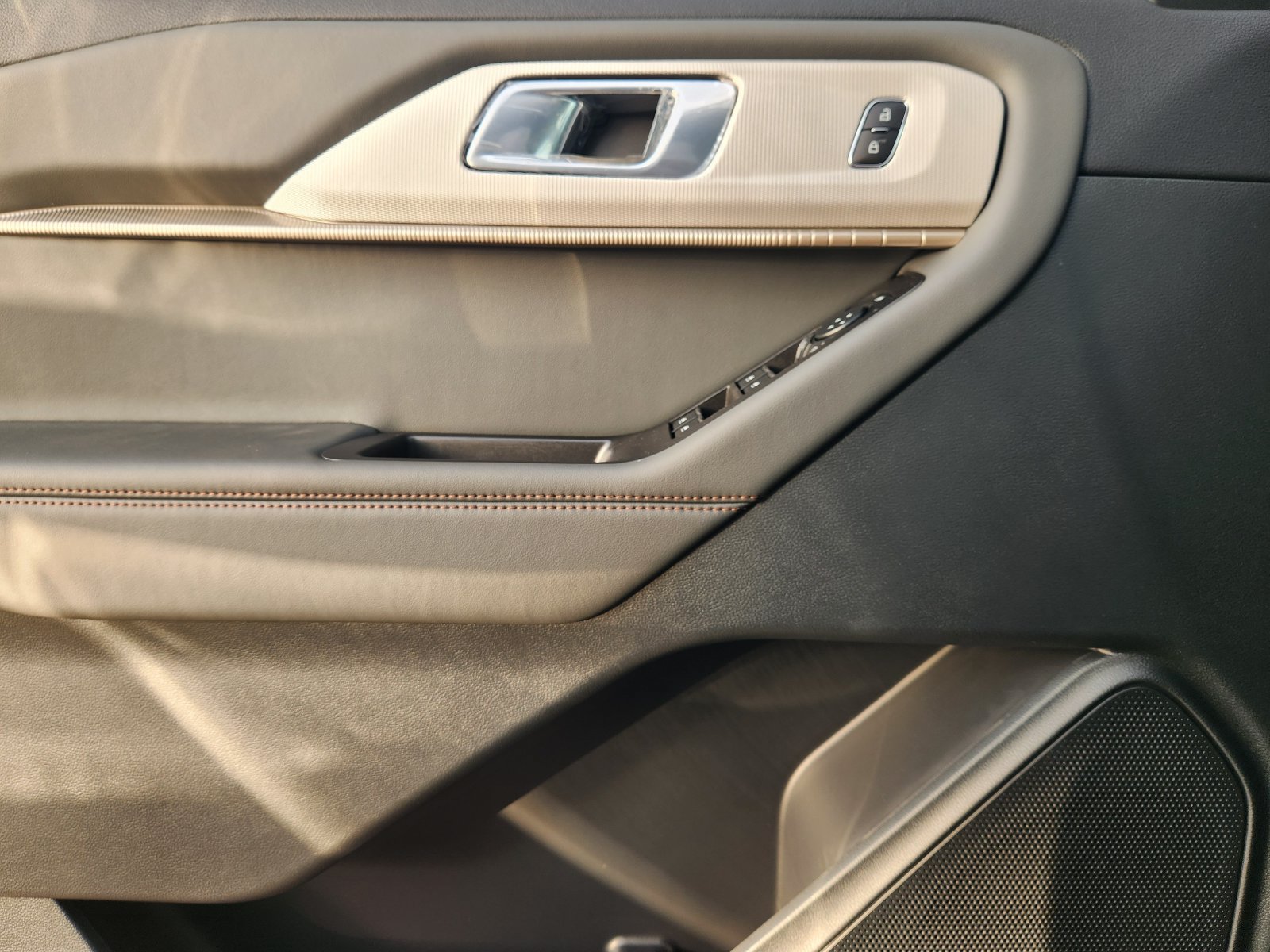 New 2027 Ford Explorer Active RWD image 20