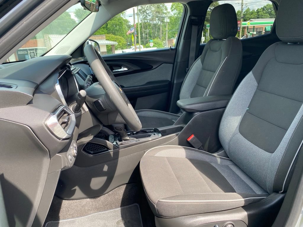 Used 2023 Chevrolet TrailBlazer LT FWD image 11
