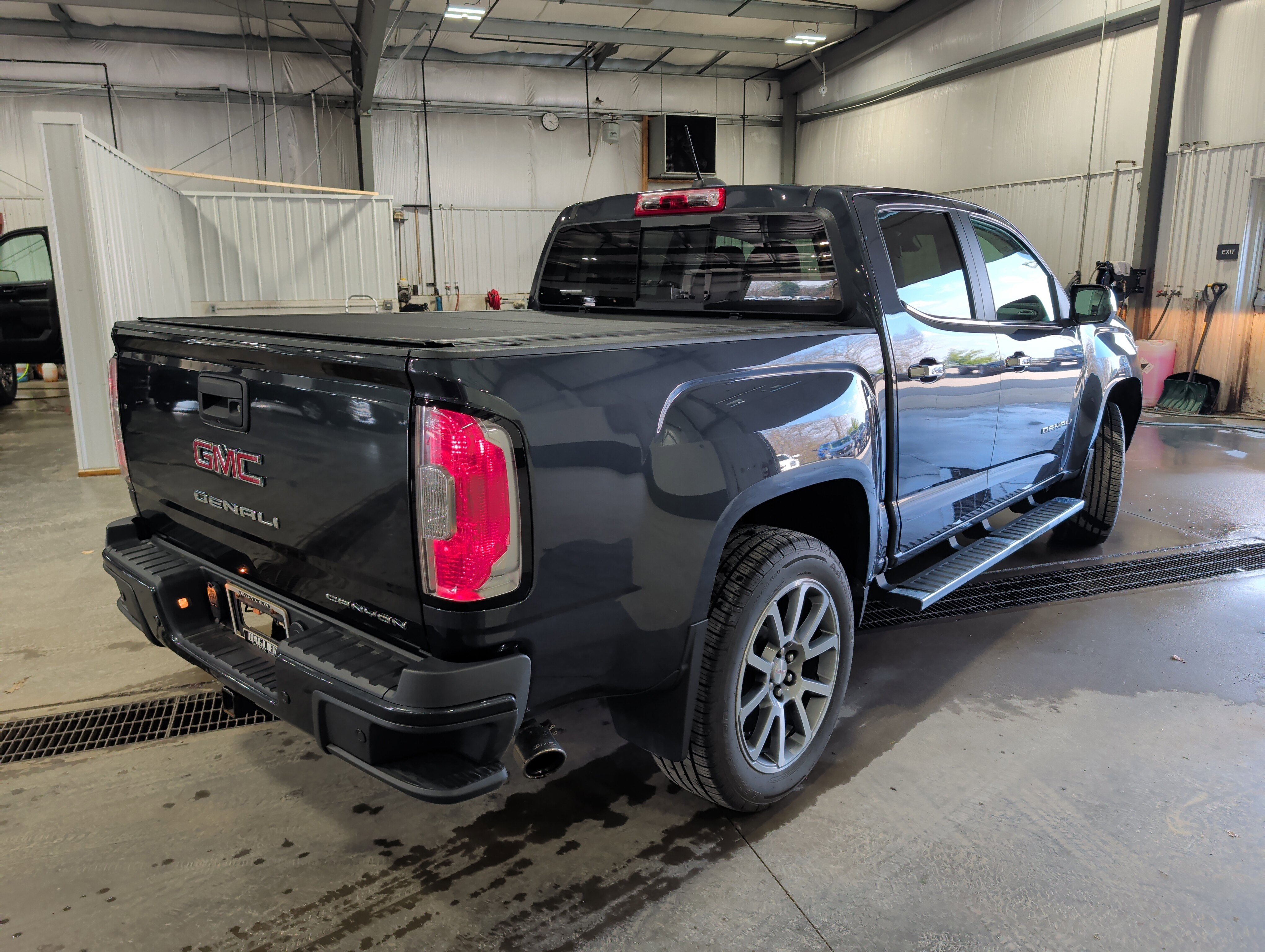 Used 2021 GMC Canyon Denali image 3