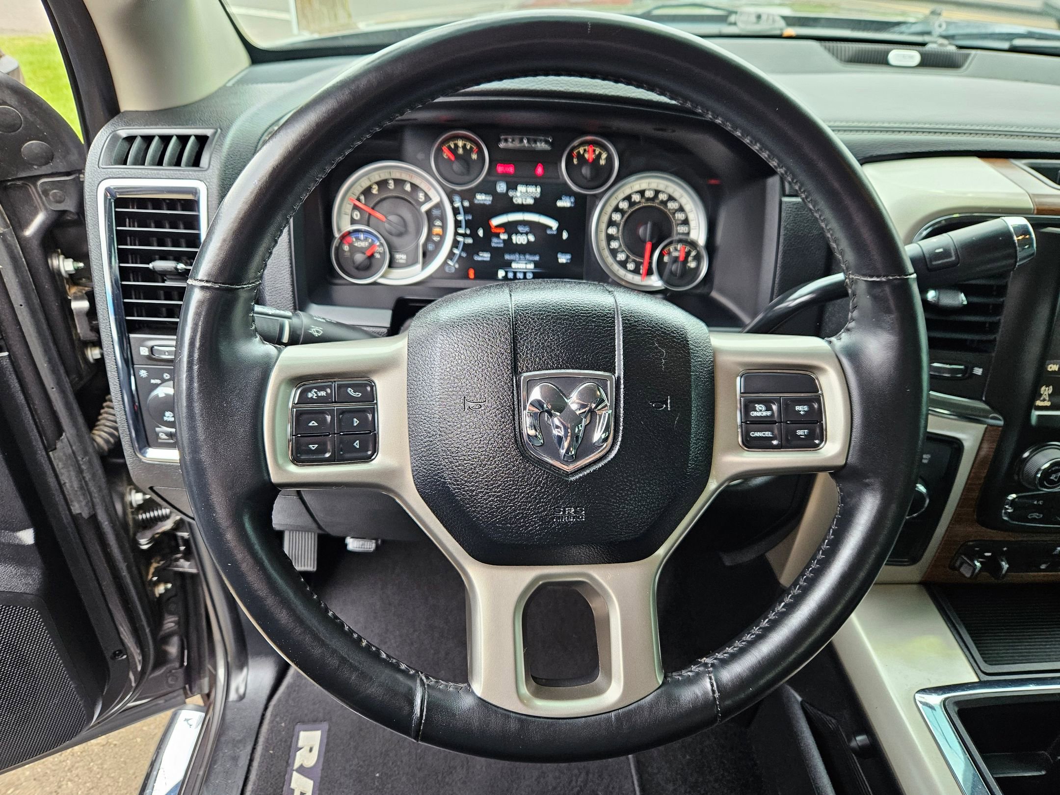 Used 2014 RAM 2500 Laramie w/ Convenience Group AWD/4WD image 14