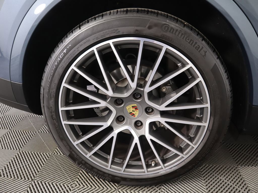 Used 2020 Porsche Cayenne S image 33