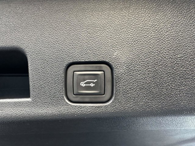 Certified 2025 Chevrolet Traverse LT FWD image 22