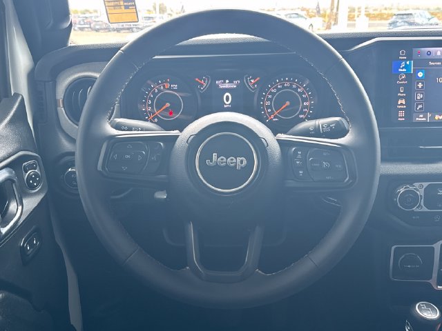 Used 2025 Jeep Gladiator Sport AWD/4WD image 14