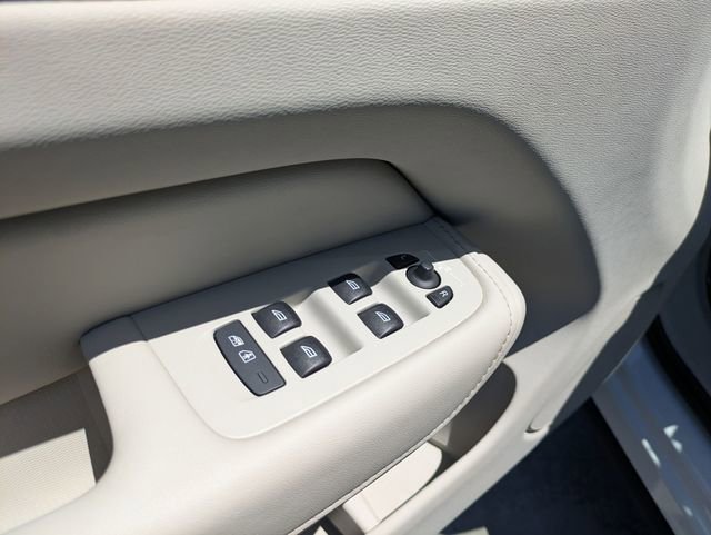 Certified 2023 Volvo XC60 B5 Plus w/ Protection Package Premier FWD image 12