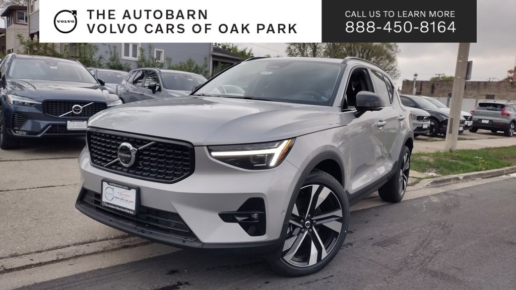 New 2025 Volvo XC40 B5 Ultra w/ Climate Package