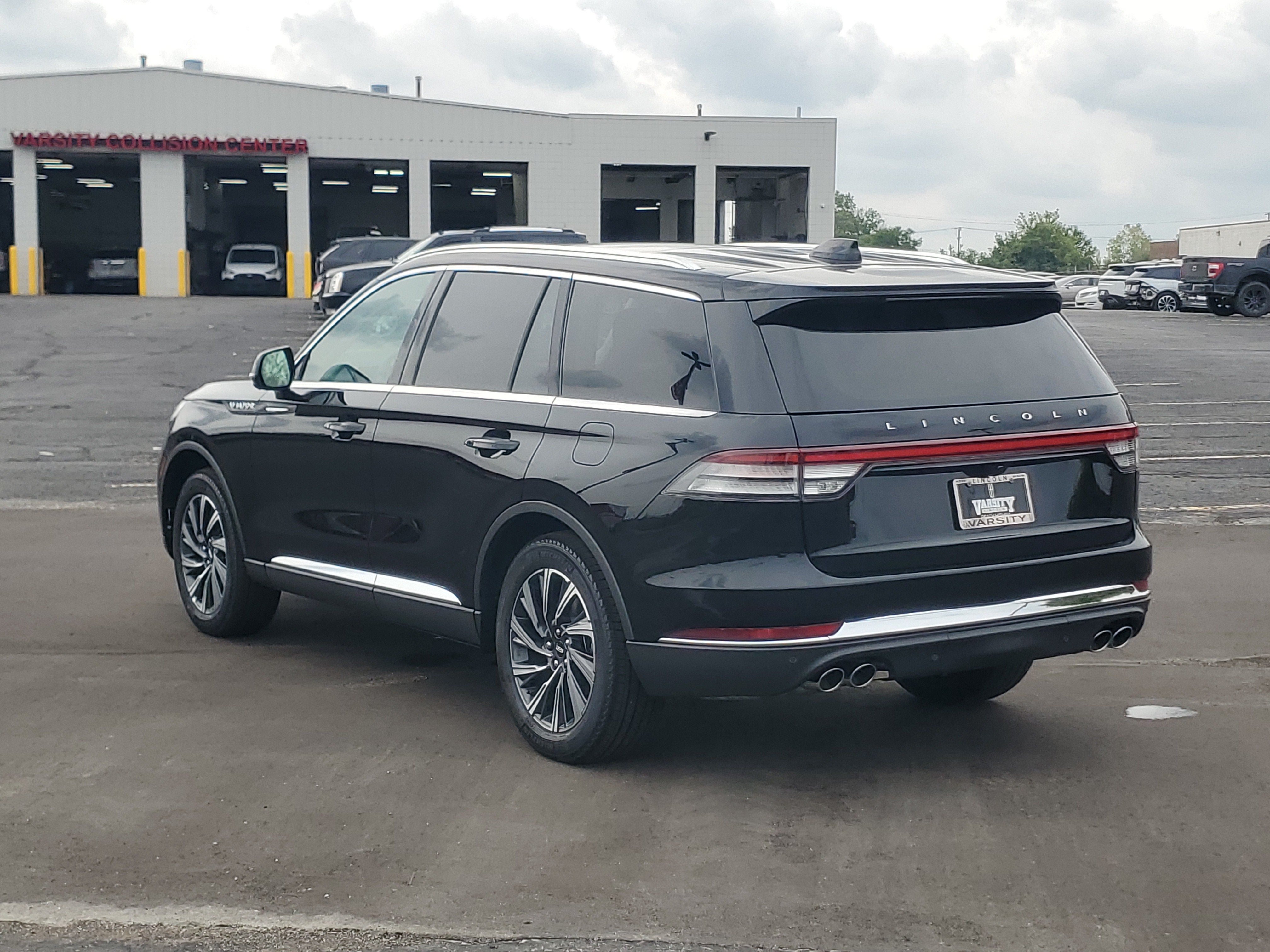 New 2026 Lincoln Aviator AWD image 3