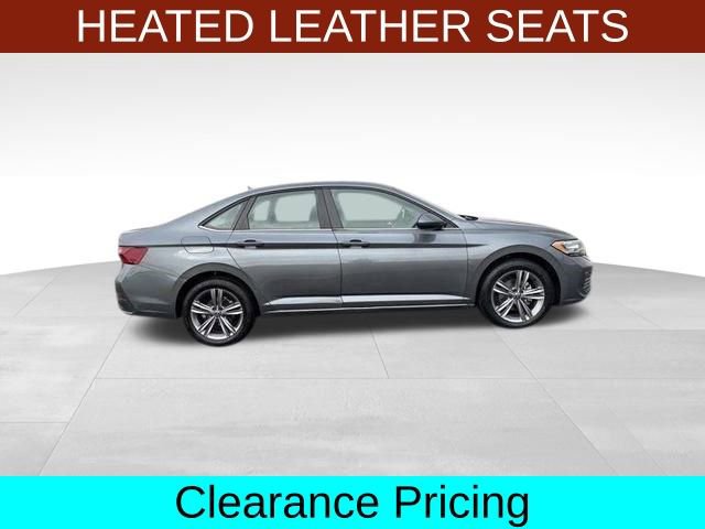 Used 2024 Volkswagen Jetta SE image 8