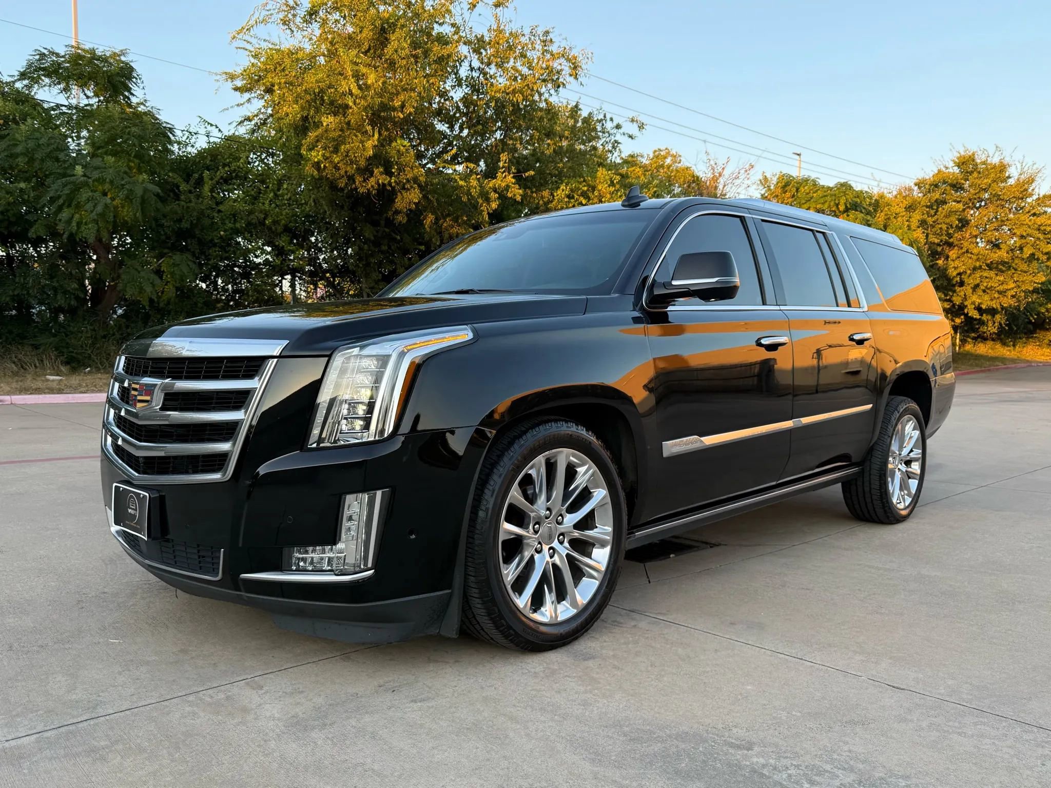 Used 2018 Cadillac Escalade ESV Premium Luxury image 2