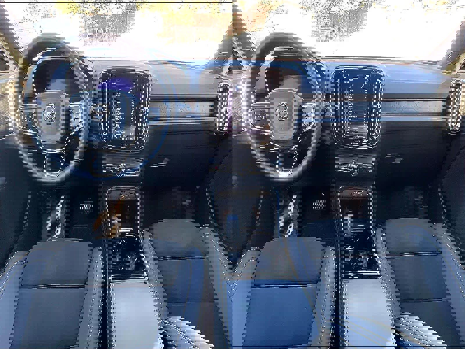 Used 2023 Volvo XC40 Recharge Plus image 18