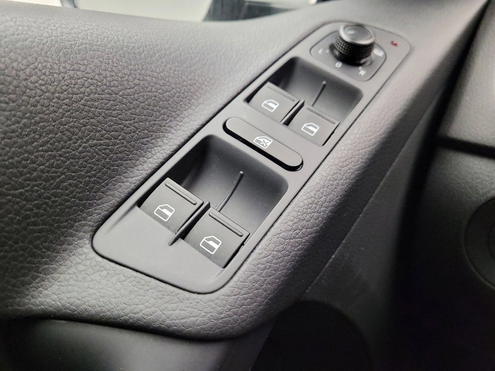 Used 2016 Volkswagen Tiguan S image 27