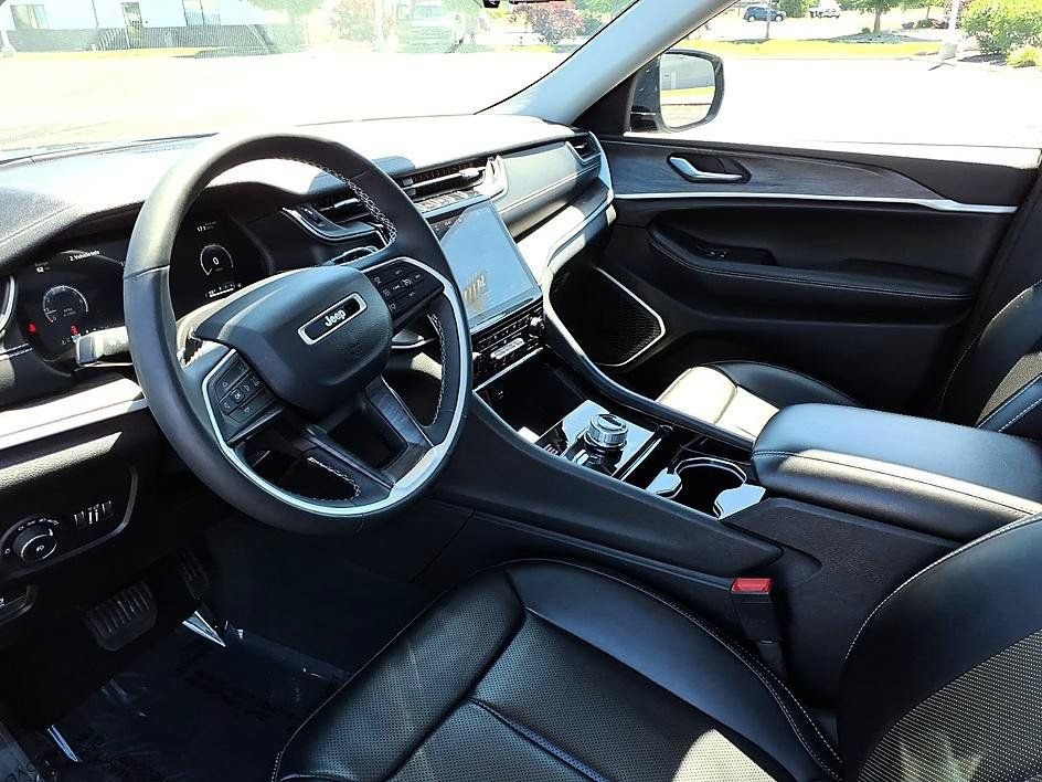 Used 2023 Jeep Grand Cherokee L Limited w/ Luxury Tech Group II AWD/4WD image 15