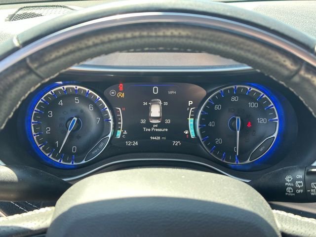 Used 2020 Chrysler Pacifica Limited w/ Advanced Safetytec Group FWD image 7