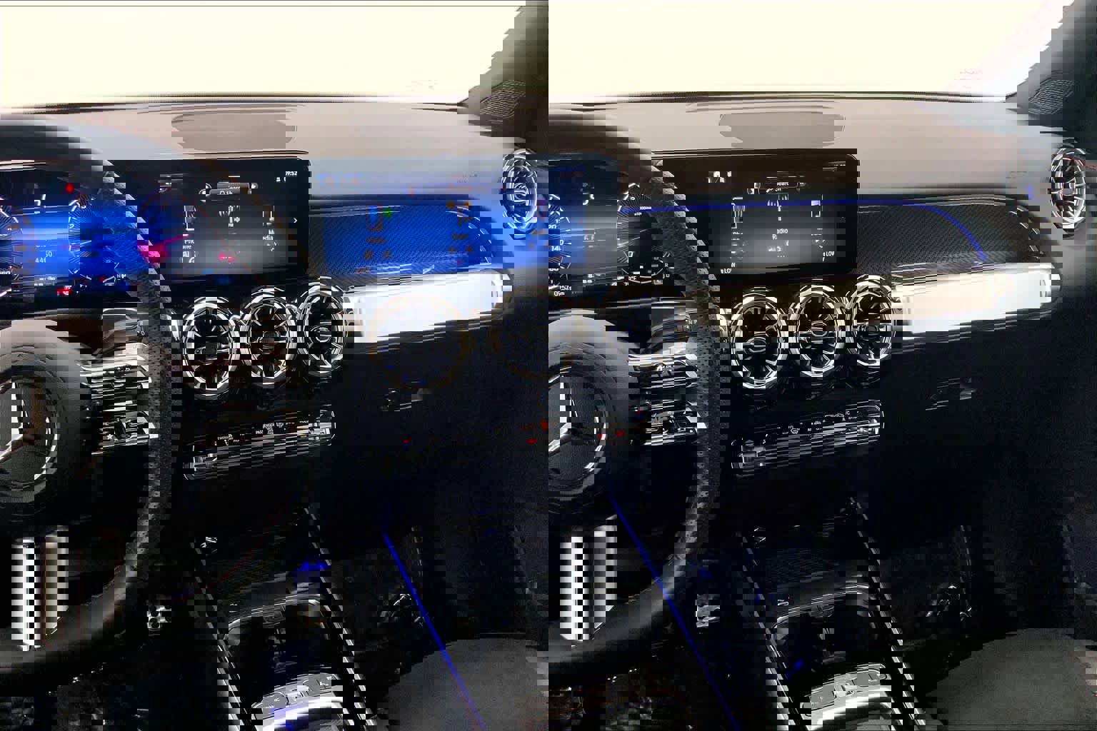 Used 2025 Mercedes-Benz GLB 250 image 26