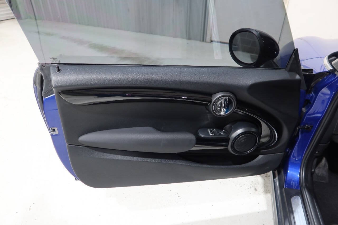 Used 2019 MINI Cooper S w/ Signature Upholstery Package FWD image 18