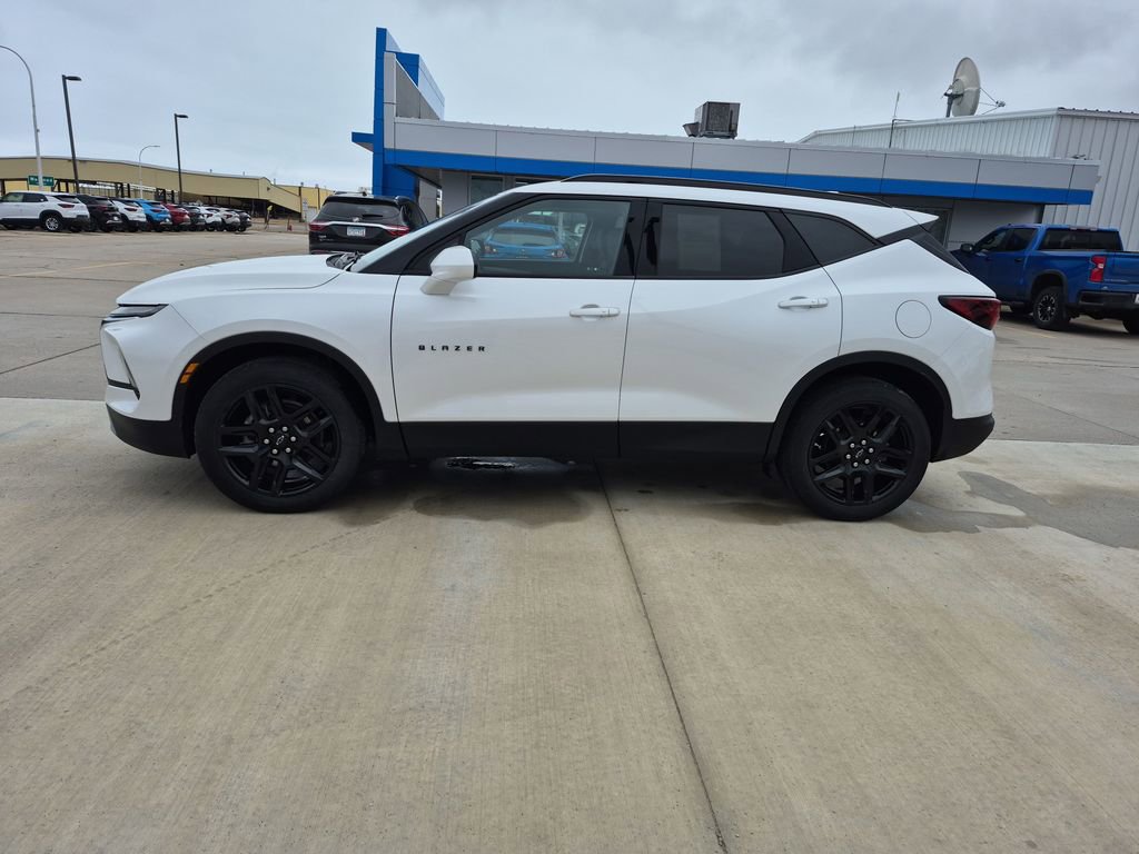 Used 2023 Chevrolet Blazer LT w/ Convenience Package image 2