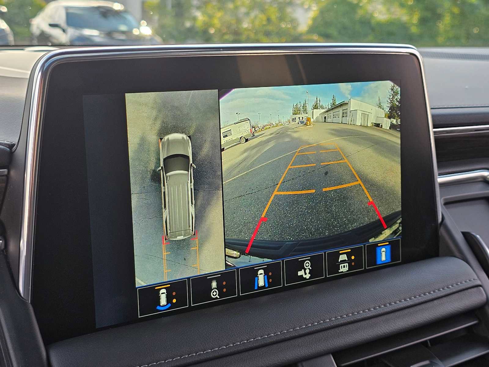 Used 2024 Chevrolet Tahoe Z71 w/ Luxury Package image 30