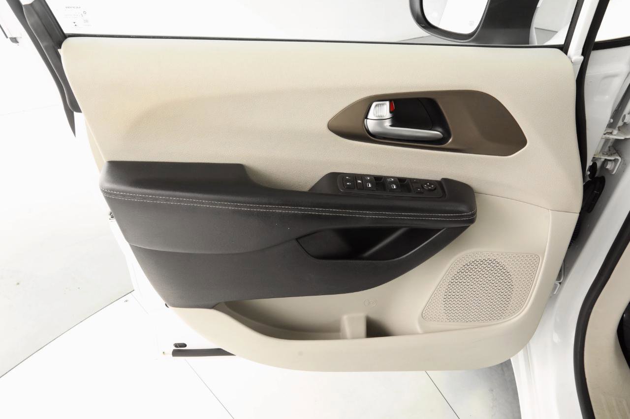 Used 2021 Chrysler Voyager Lxi FWD image 10