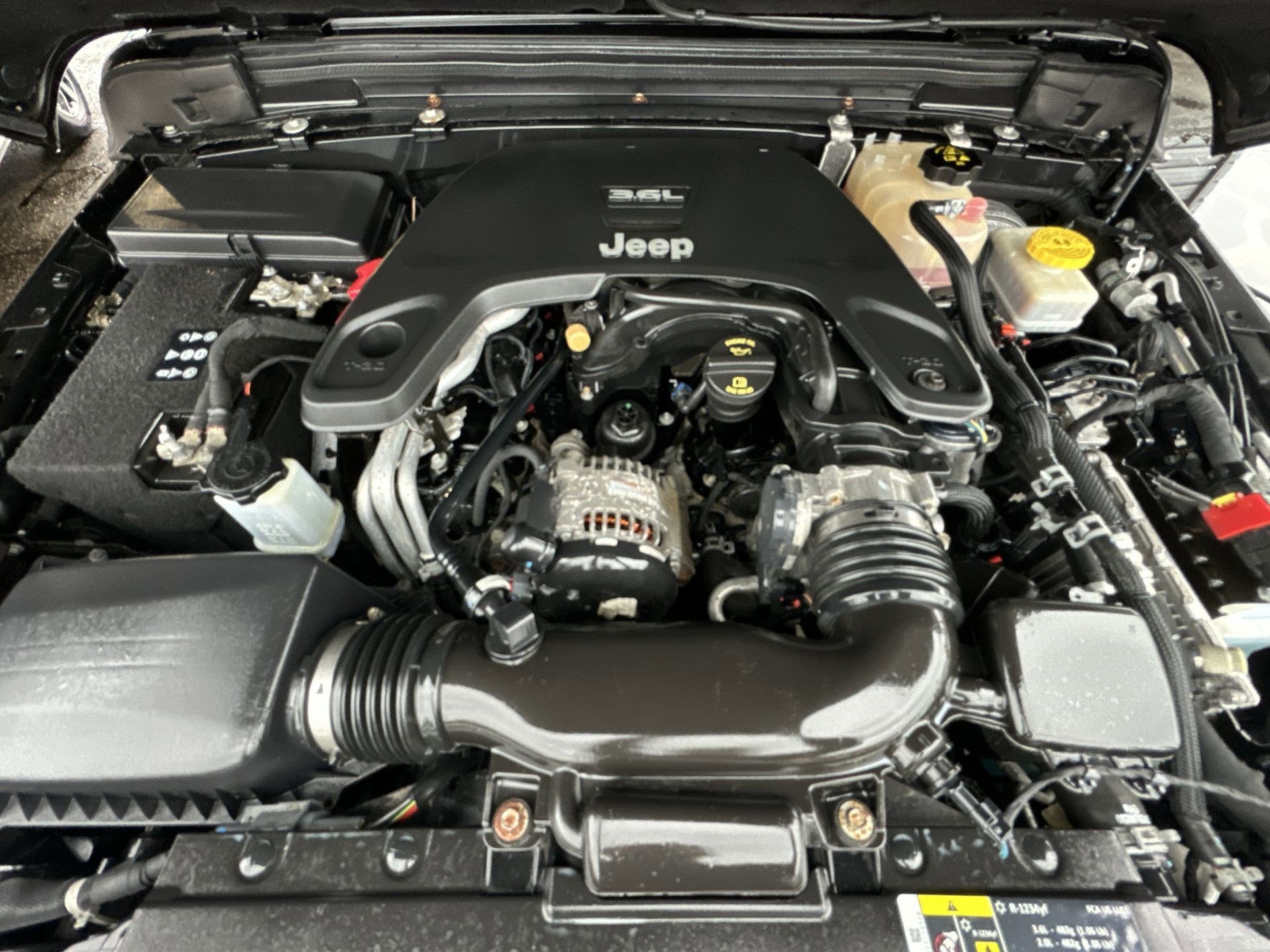 Used 2019 Jeep Wrangler Unlimited Sahara w/ Uconnect 4C Nav & Sound Group image 18