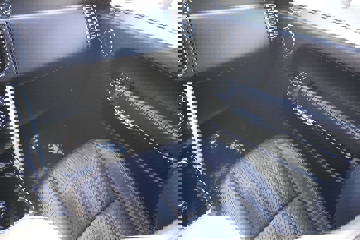 Used 2016 Land Rover Range Rover HSE image 24