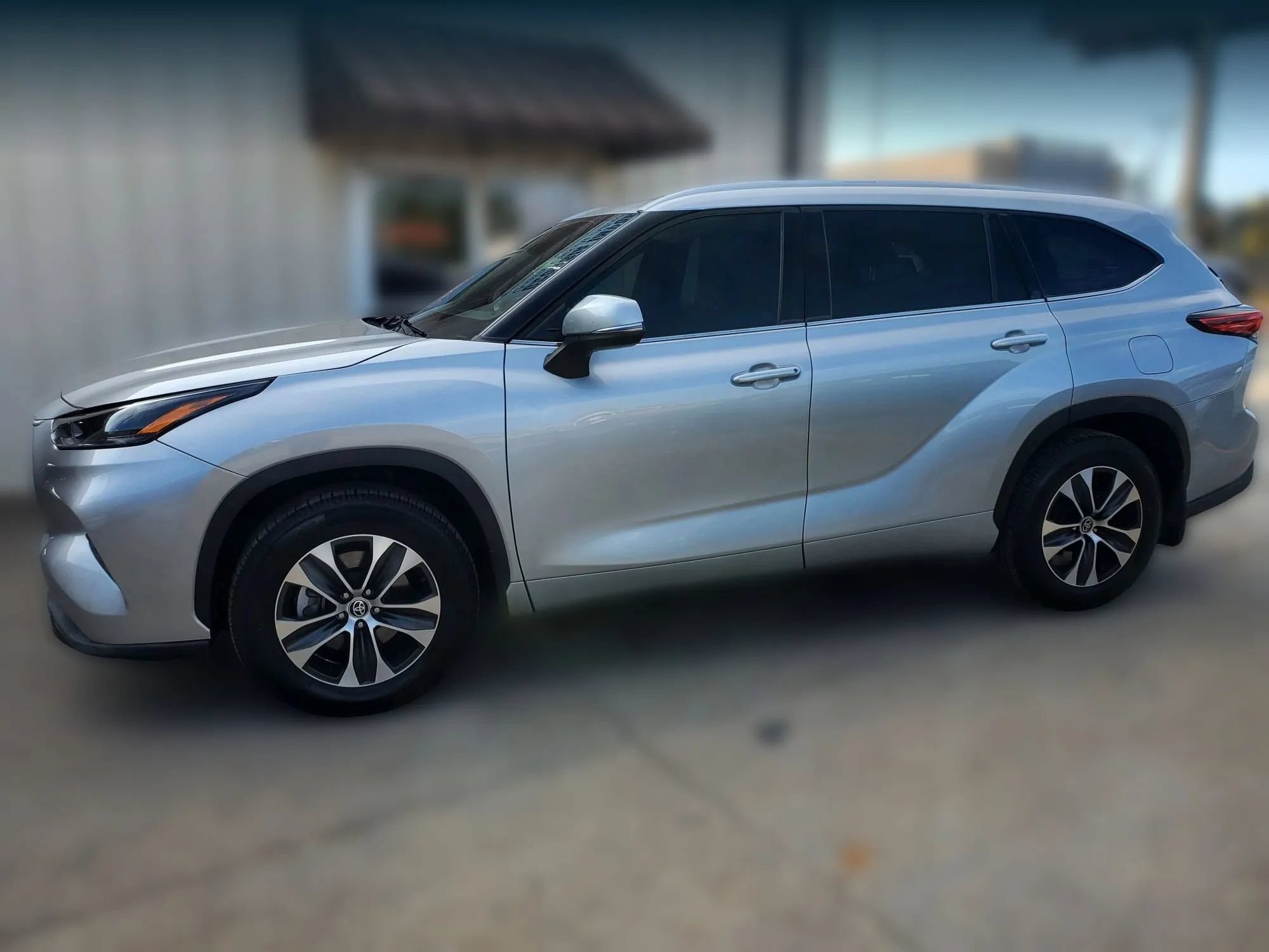 Used 2022 Toyota Highlander XLE FWD image 10