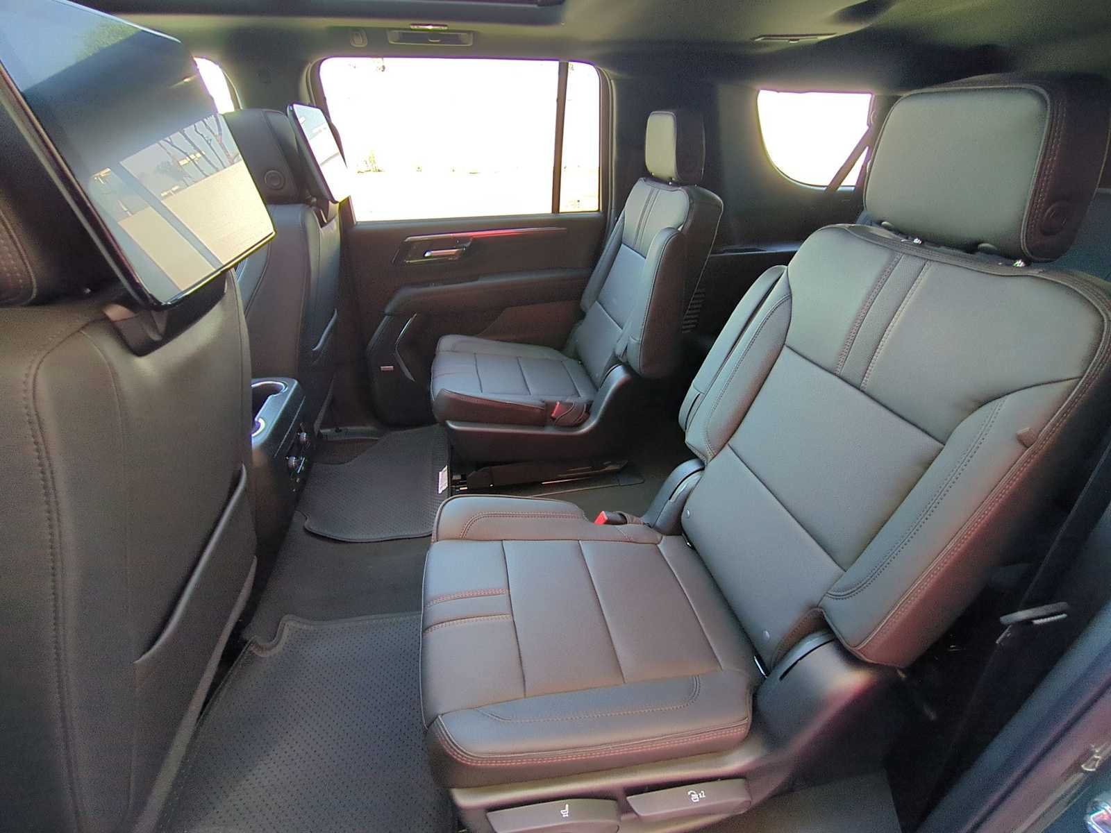 New 2026 Chevrolet Suburban RST w/ RST Capability Package AWD/4WD image 25