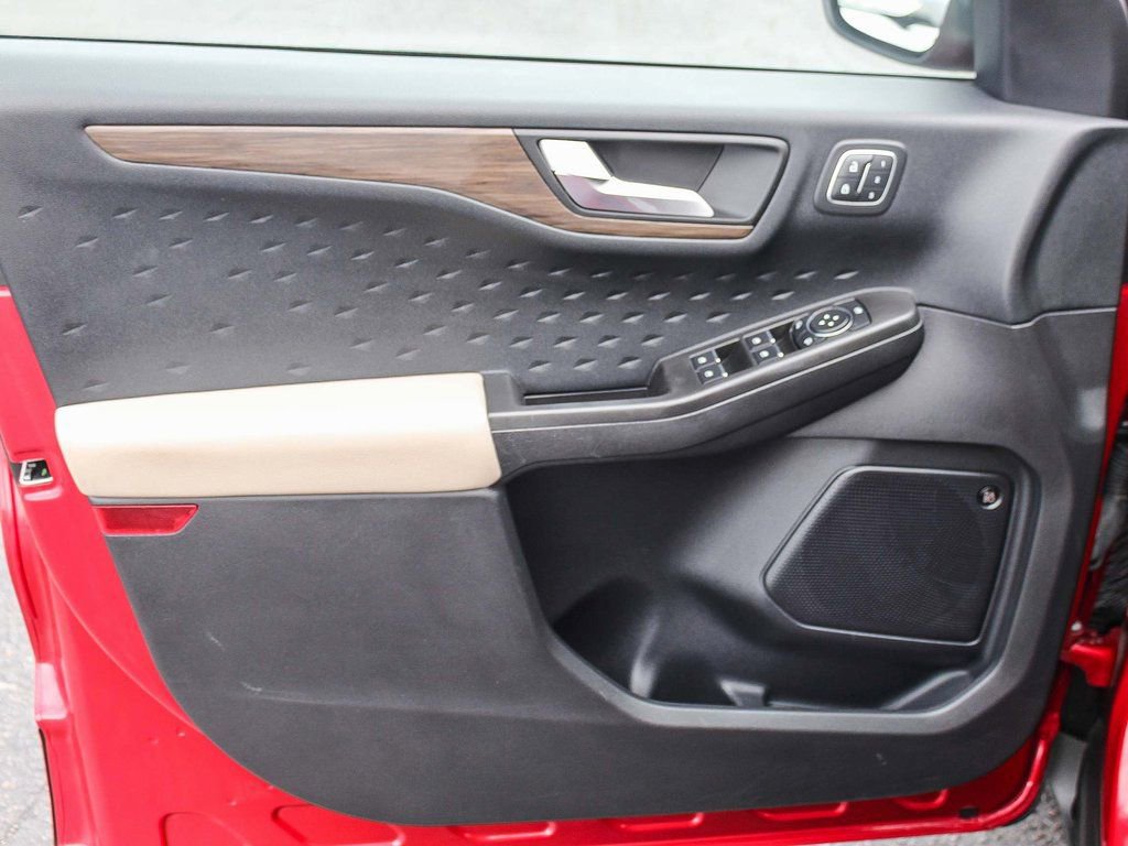 Used 2020 Ford Escape Titanium image 16