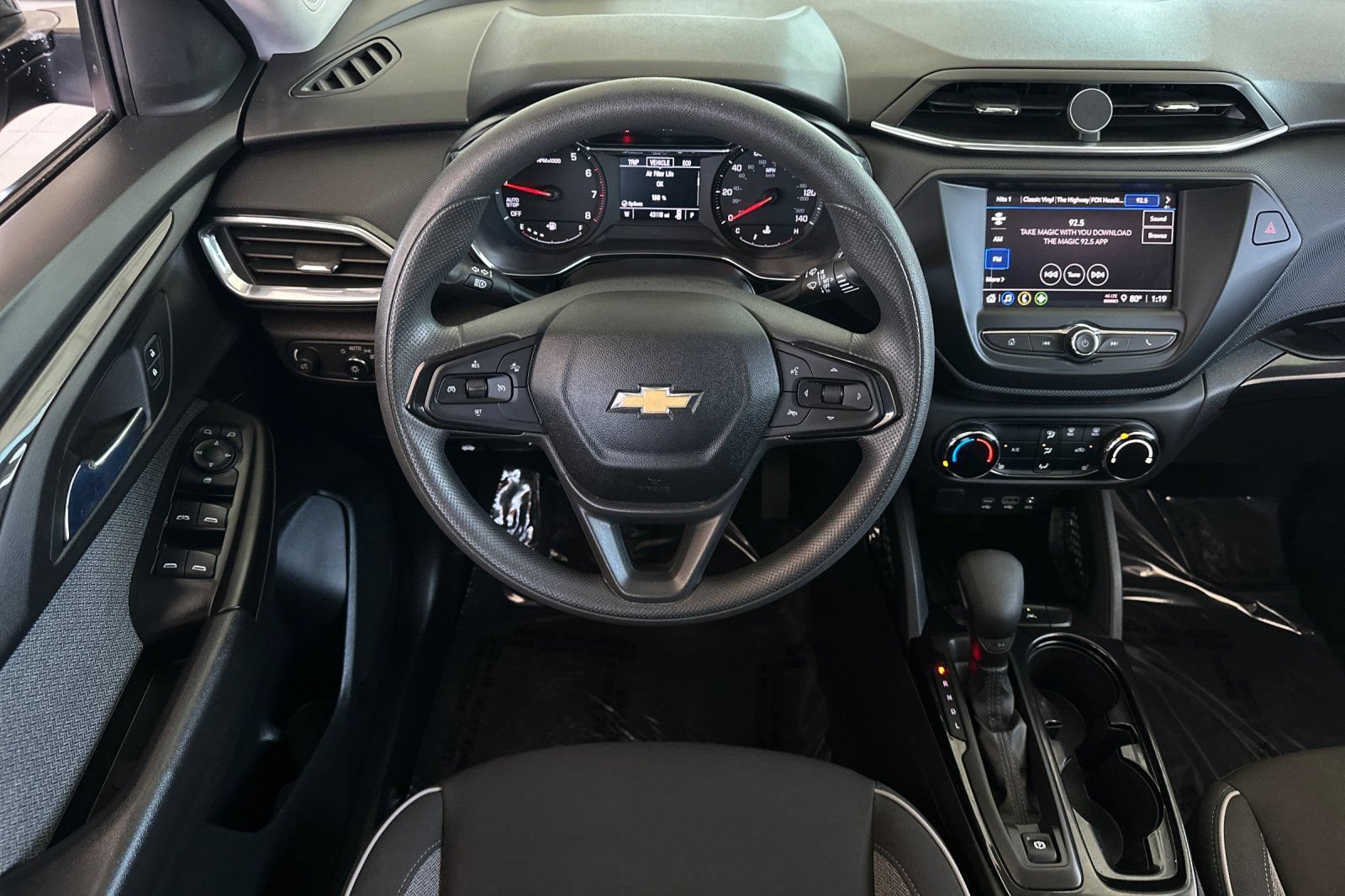 Used 2023 Chevrolet TrailBlazer LT FWD image 16
