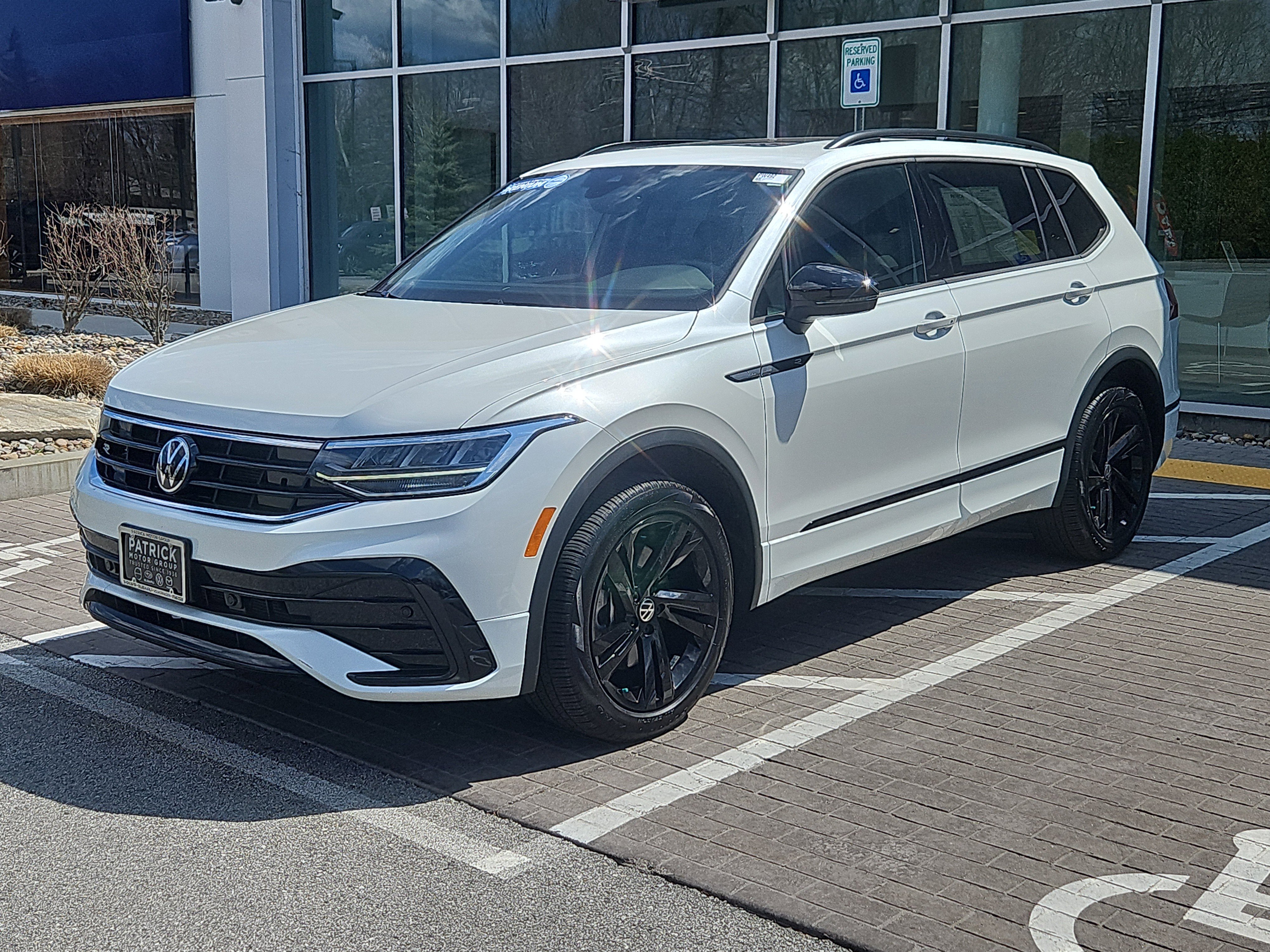 Used 2023 Volkswagen Tiguan SE R-Line image 22