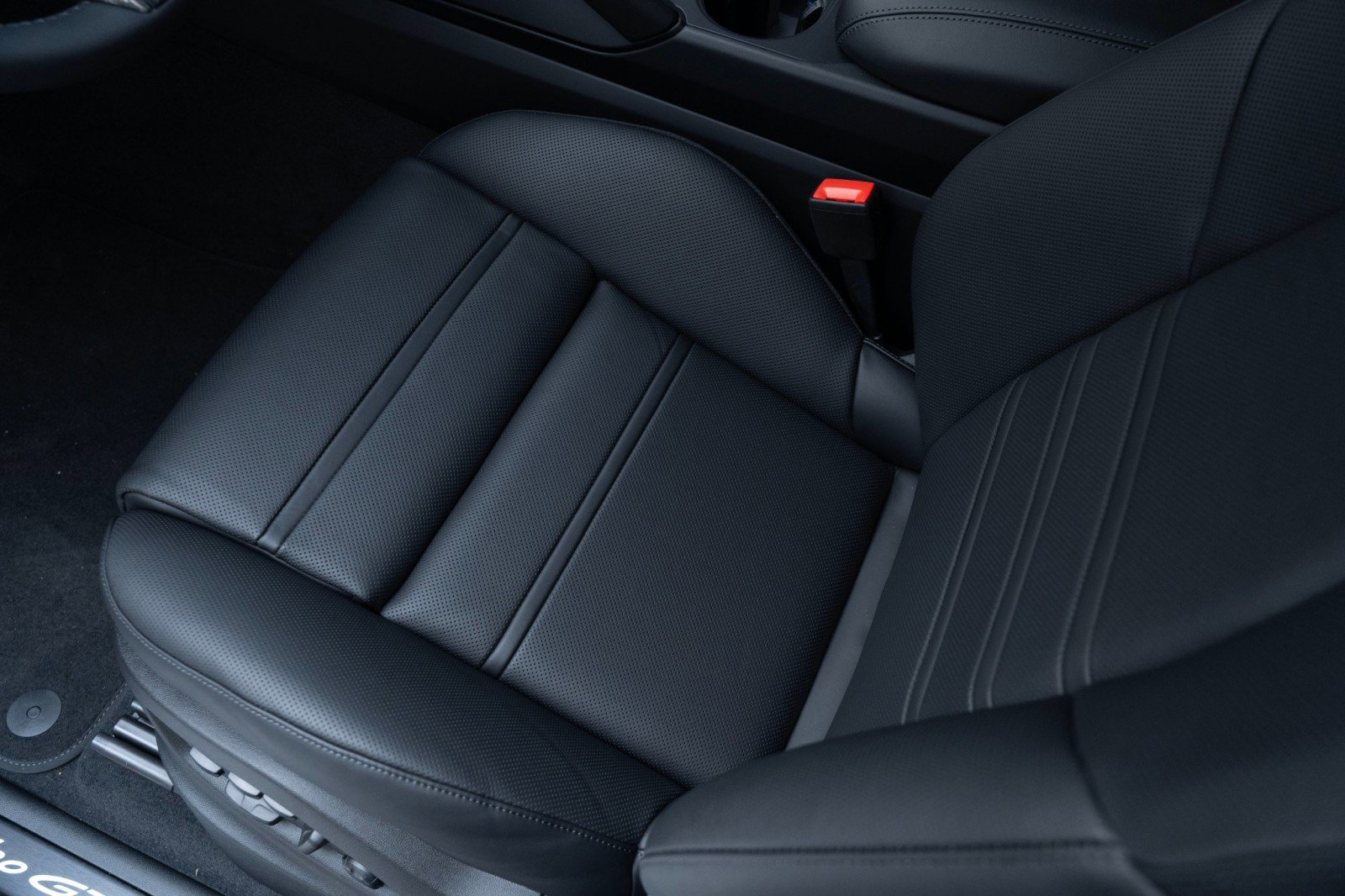 New 2026 Porsche Cayenne Turbo GT image 17