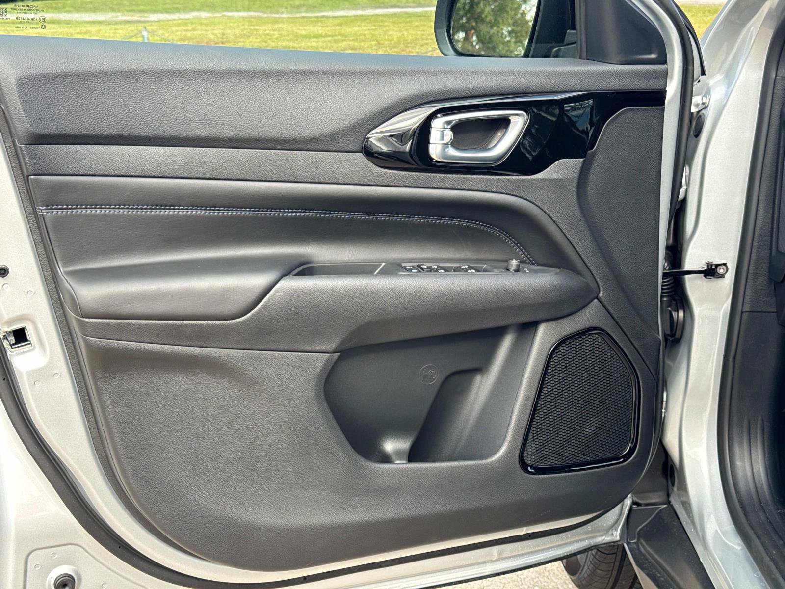 New 2026 Jeep Compass Latitude AWD/4WD image 16
