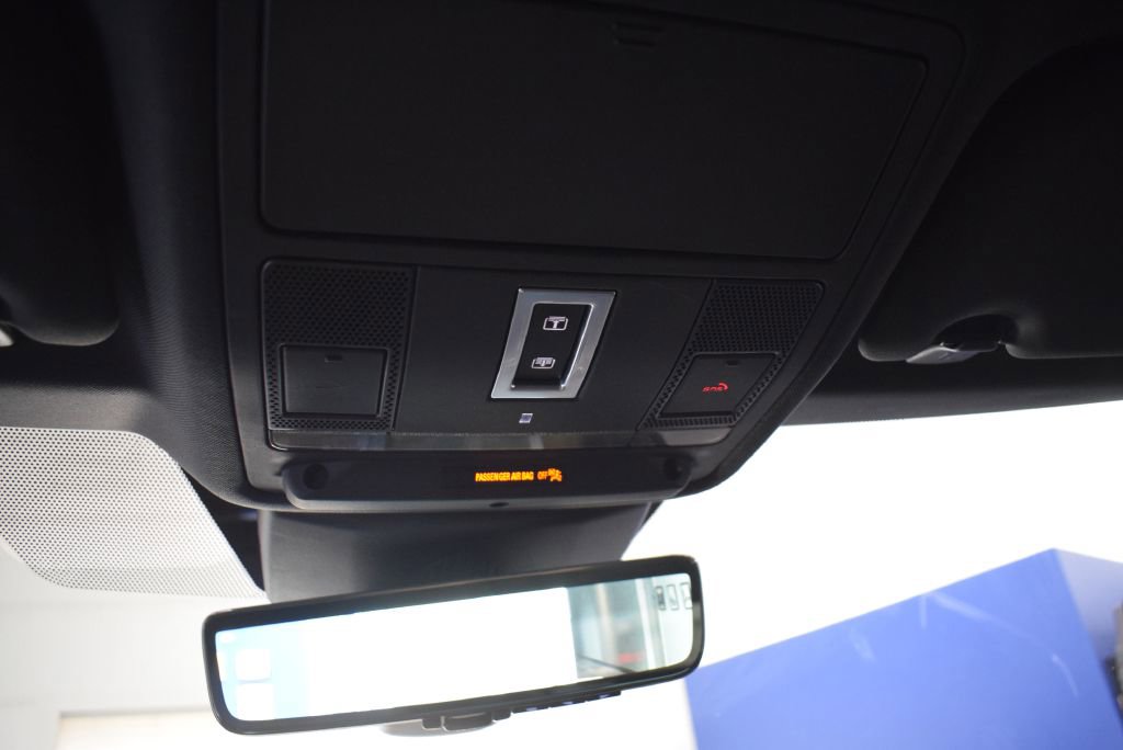 Used 2020 Land Rover Range Rover Evoque SE image 29