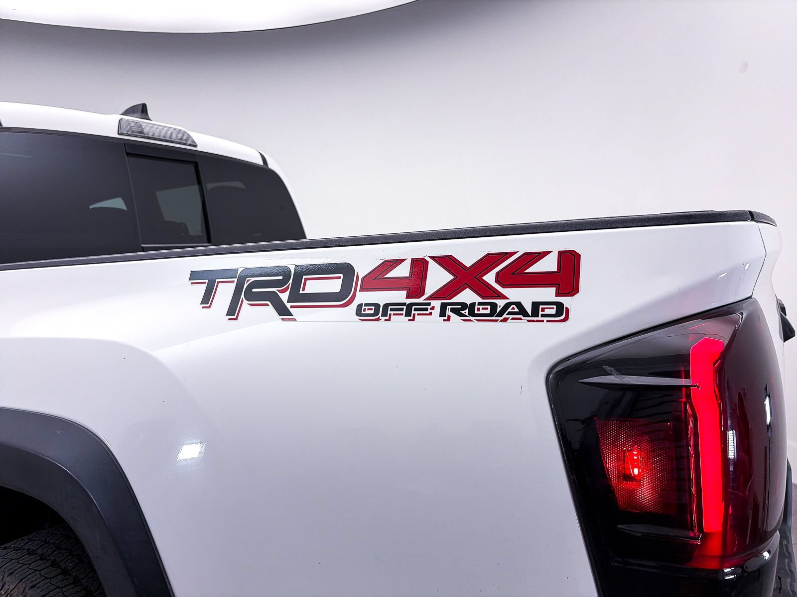 Used 2021 Toyota Tacoma TRD Off-Road w/ Technology Package AWD/4WD image 14