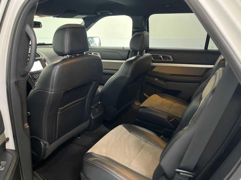 Used 2017 Ford Explorer XLT w/ Equipment Group 202A AWD/4WD image 24