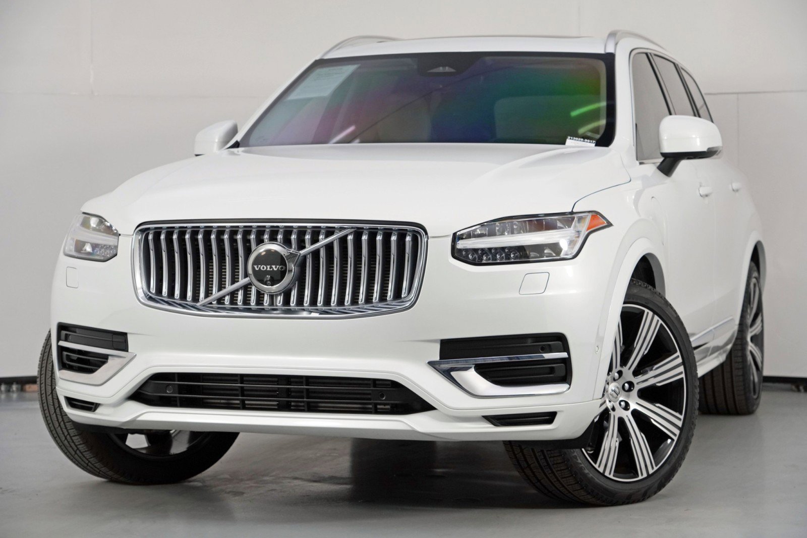 Used 2024 Volvo XC90 T8 Ultimate w/ Protection Package Premier image 3