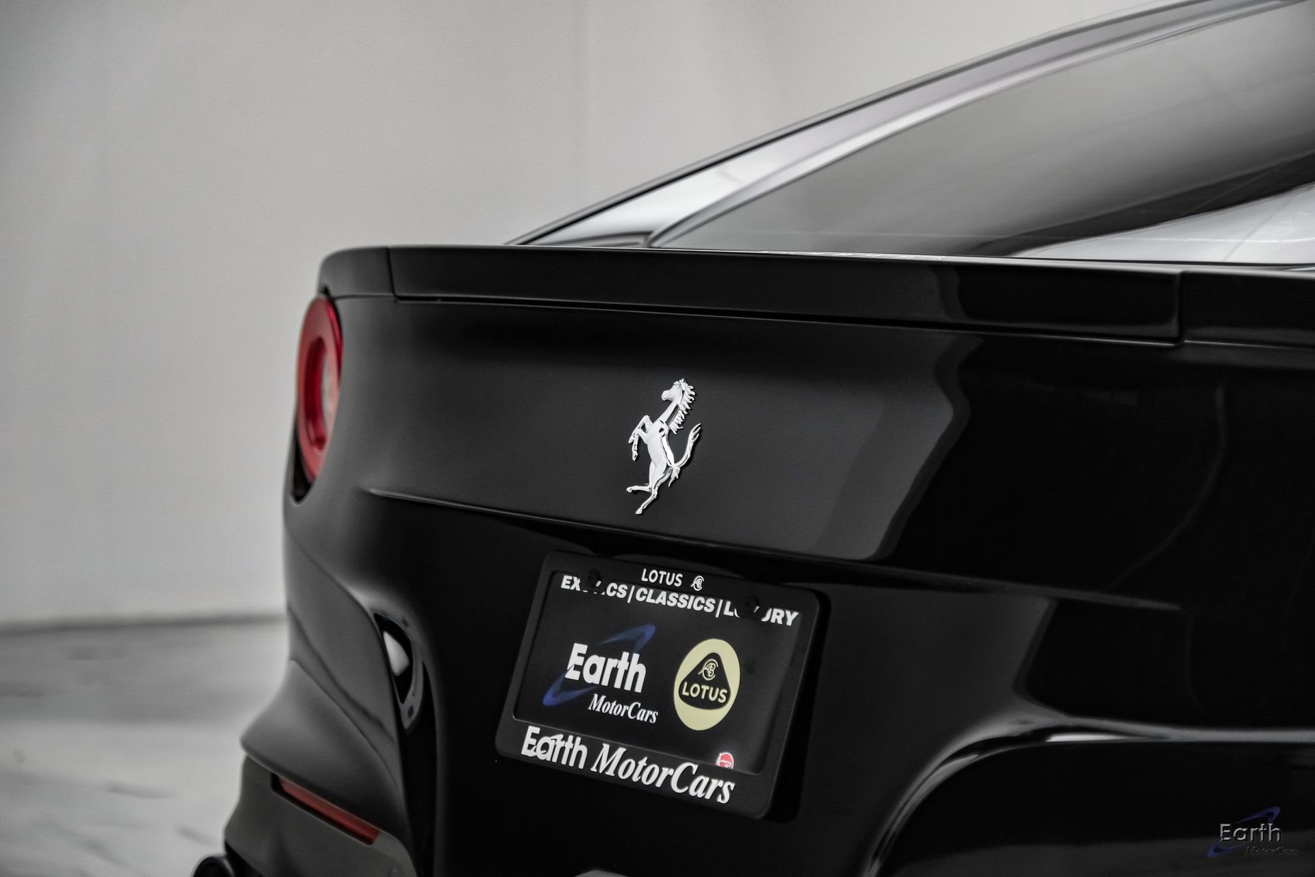 Used 2017 Ferrari F12 Berlinetta RWD image 18