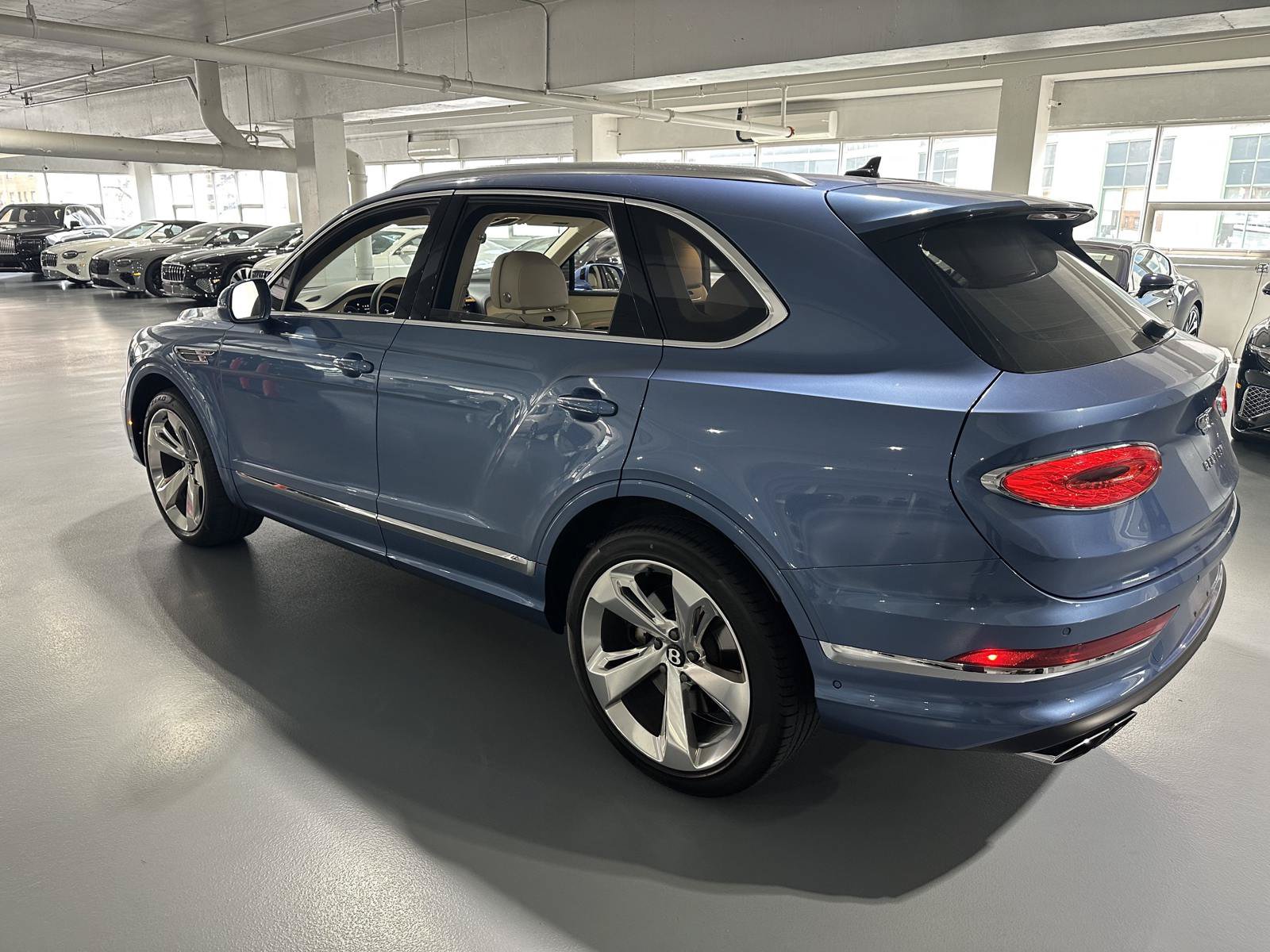 Used 2023 Bentley Bentayga AWD/4WD image 8