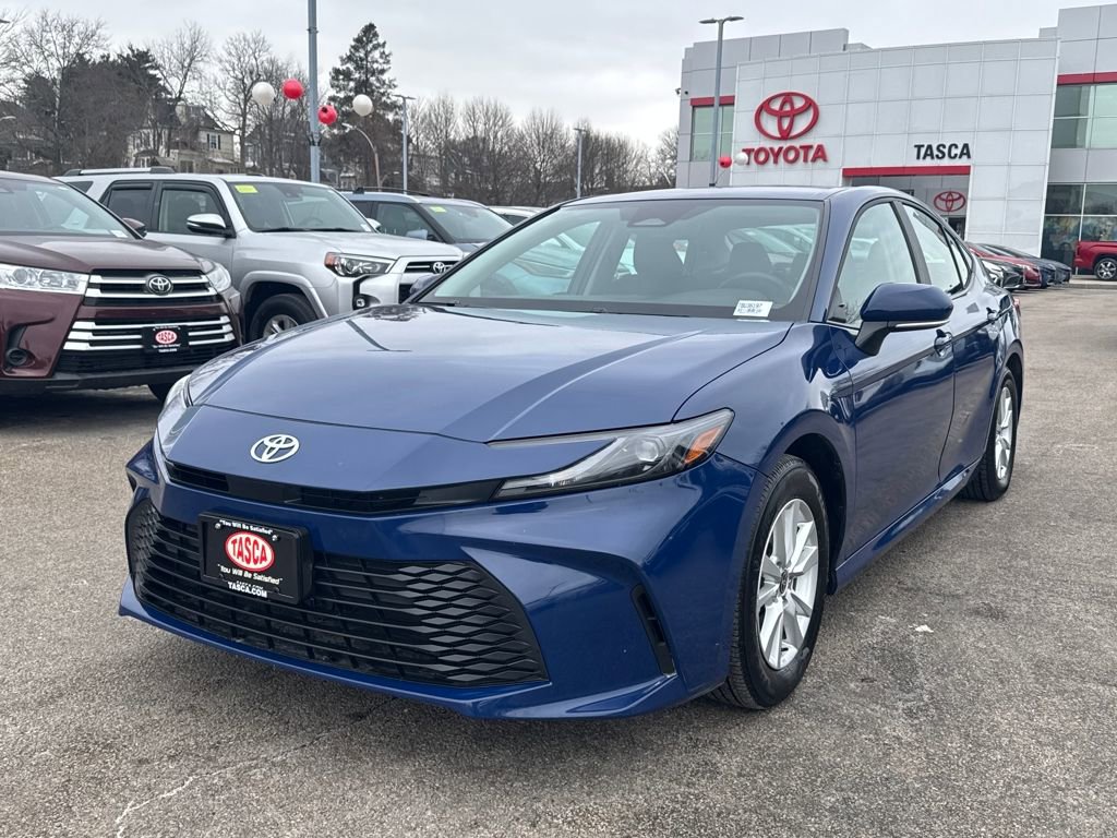 Used 2025 Toyota Camry XSE image 3