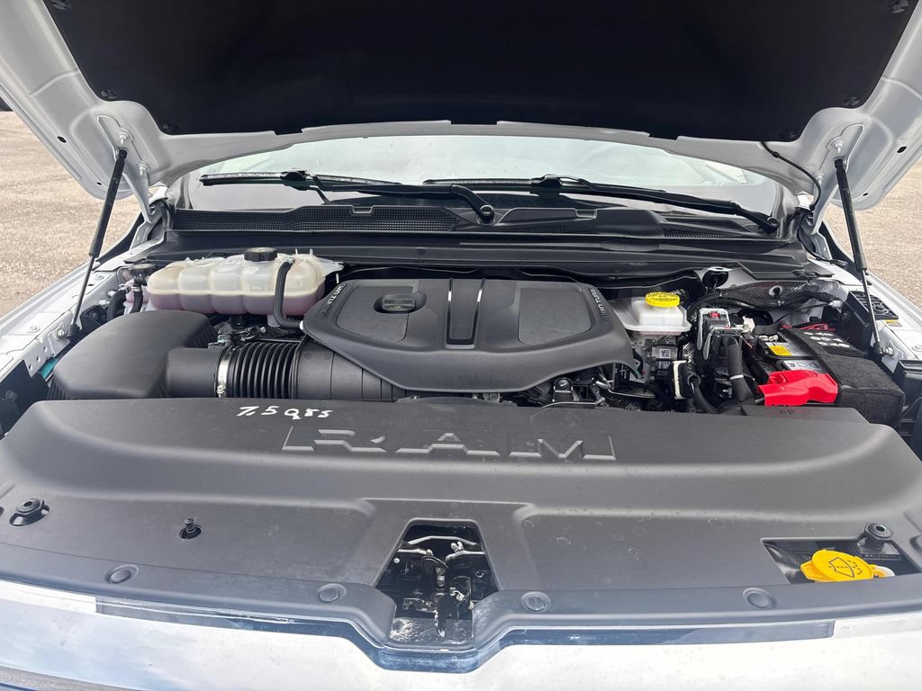Used 2026 RAM 1500 Laramie AWD/4WD image 28