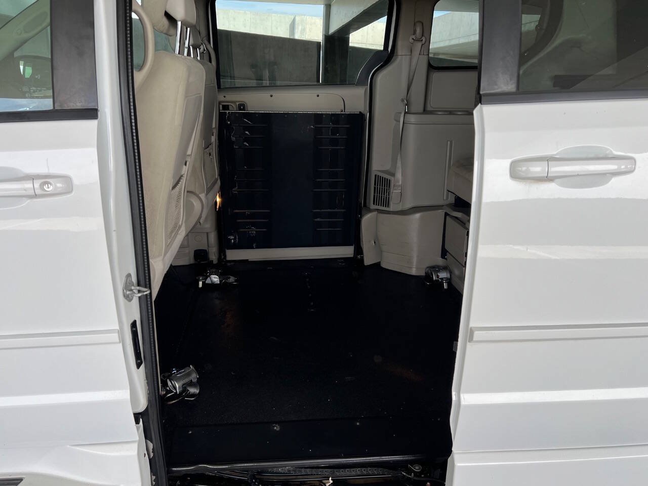 Used 2014 Dodge Grand Caravan SE w/ Quick Order Package 29E SE FWD image 17
