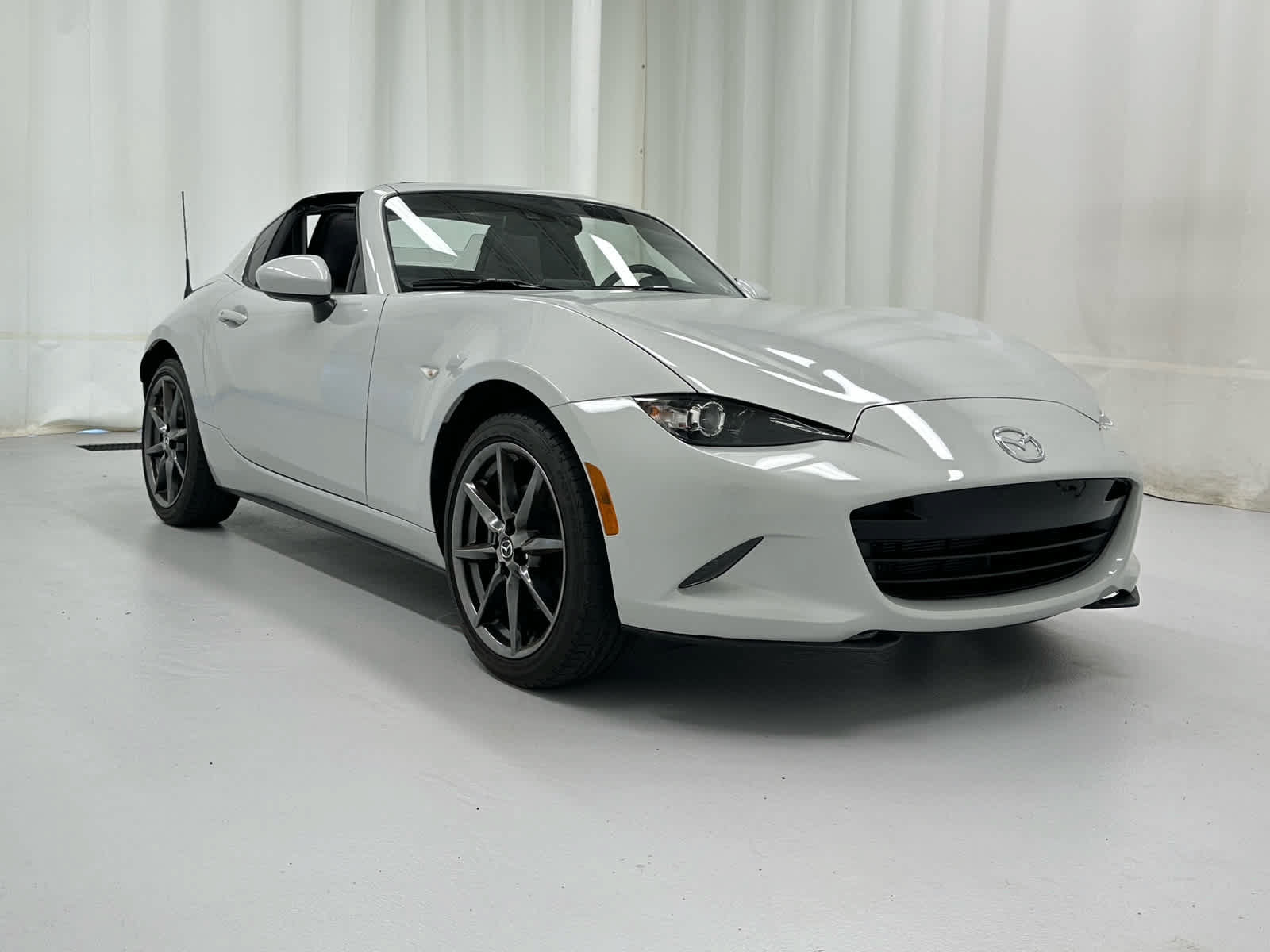 Used 2017 MAZDA MX-5 Miata RF Grand Touring RWD image 1