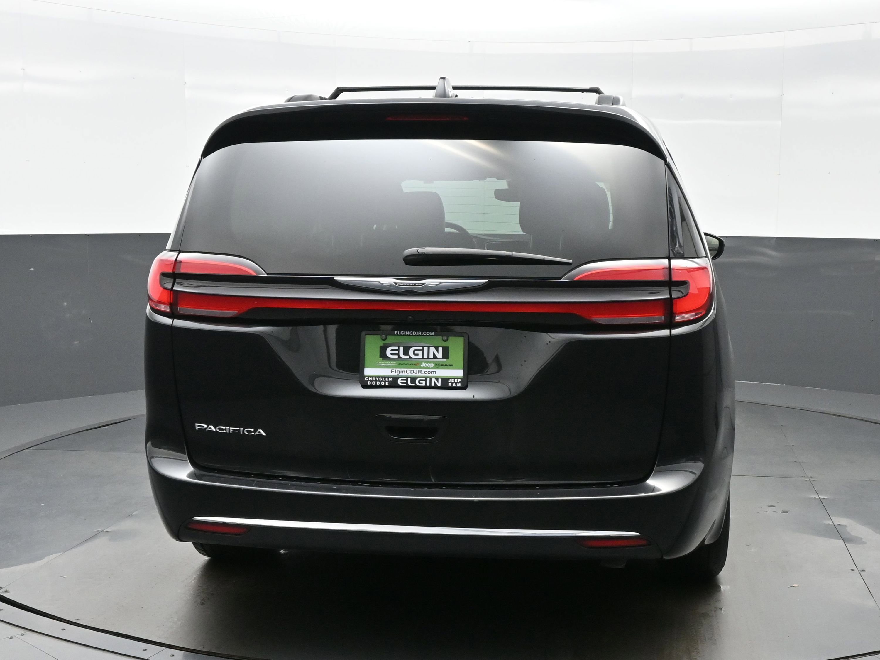 Used 2022 Chrysler Pacifica Touring-L image 5