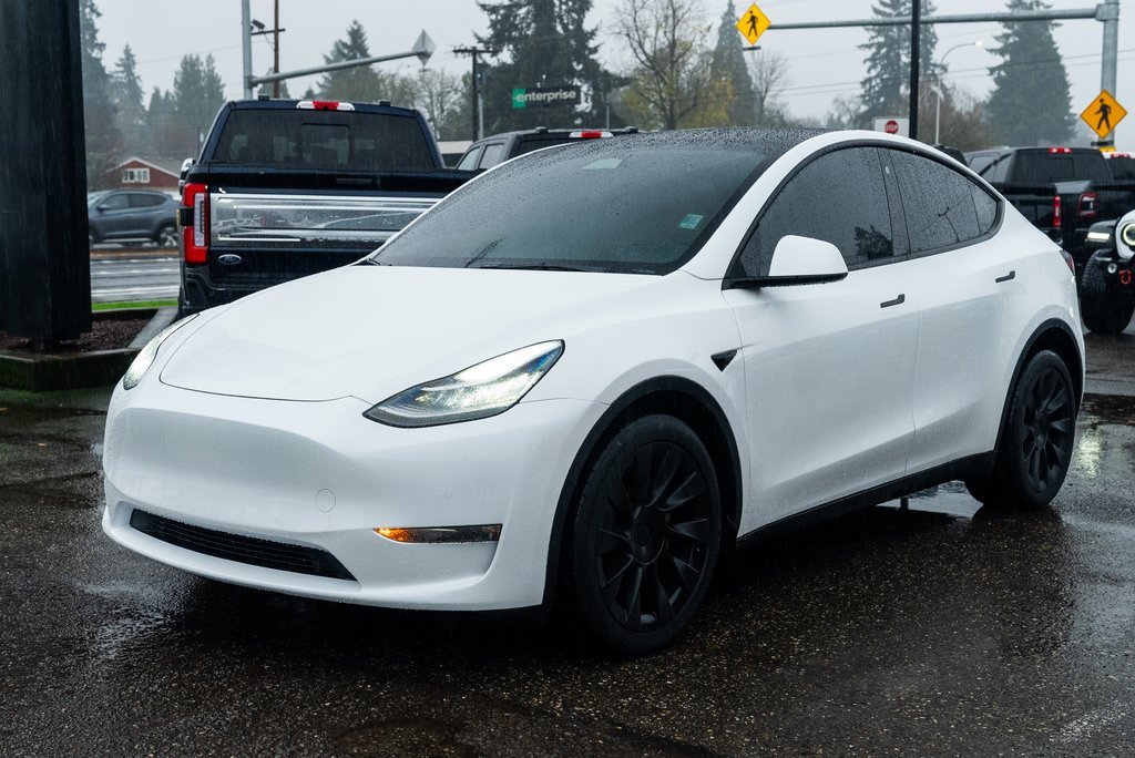 Used 2023 Tesla Model Y Long Range image 3