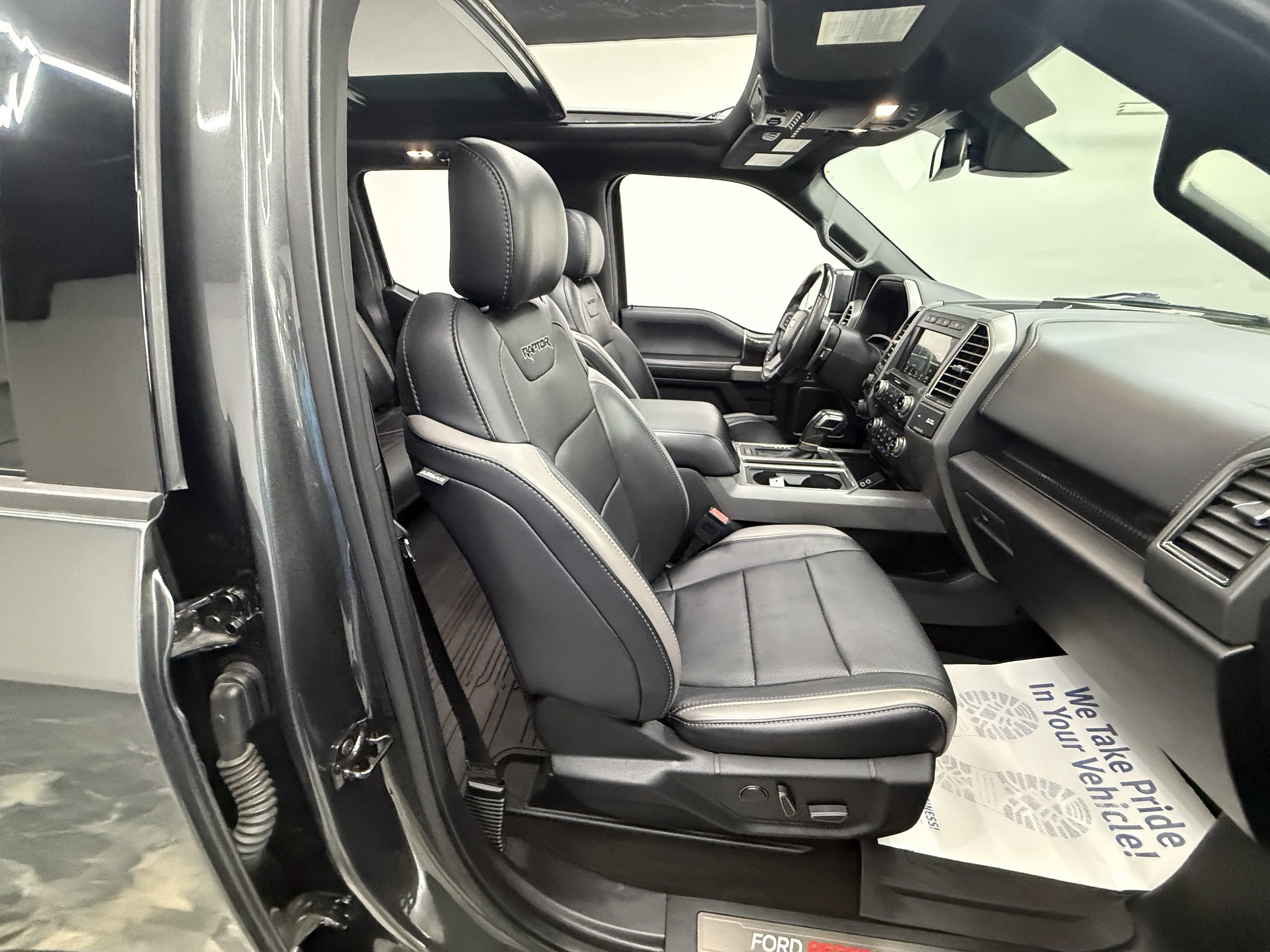 Used 2018 Ford F150 Raptor w/ Equipment Group 802A Luxury AWD/4WD image 22