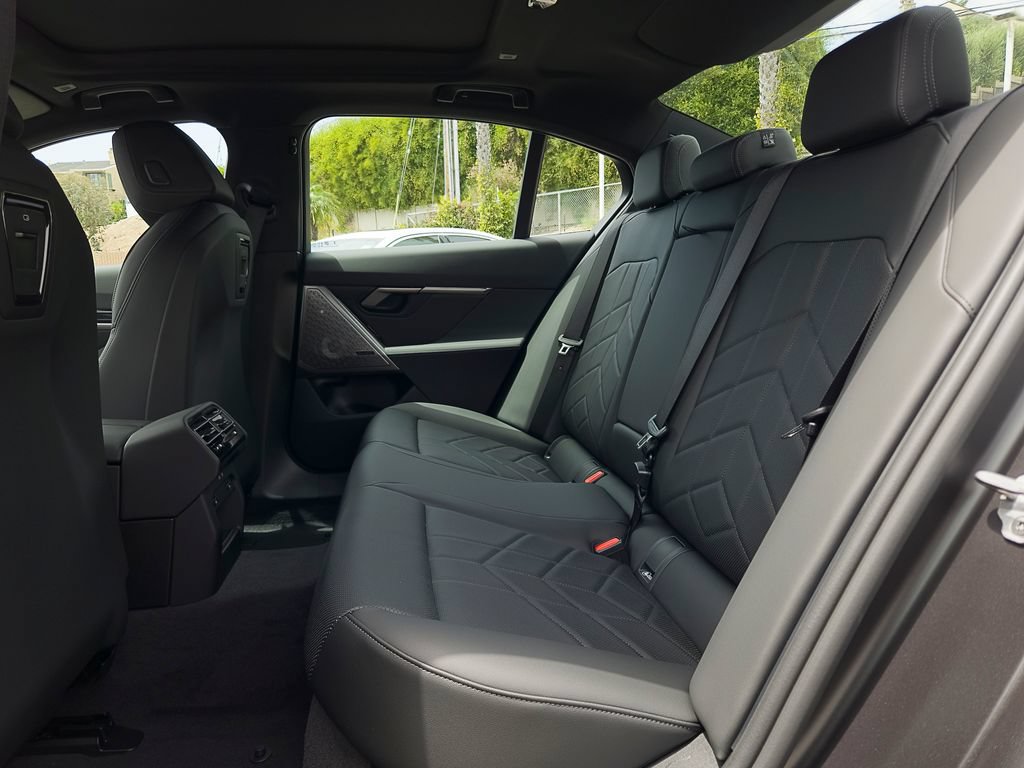 New 2027 BMW 550e xDrive AWD/4WD image 8