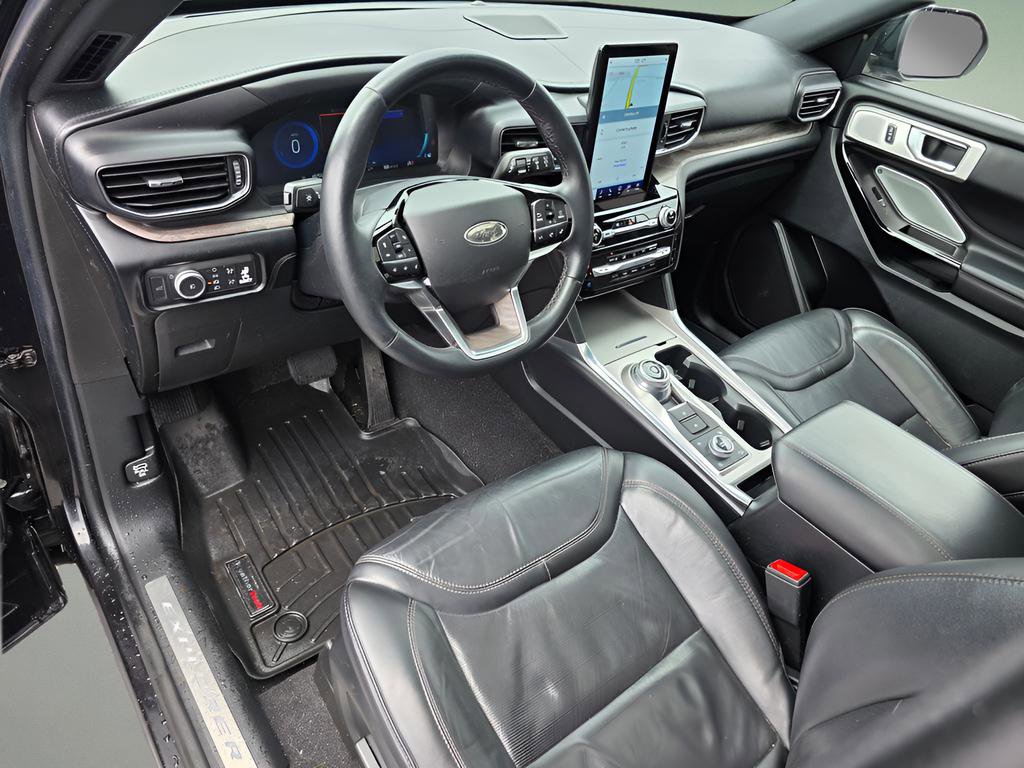 Used 2022 Ford Explorer Platinum w/ Equipment Group 601A AWD/4WD image 23